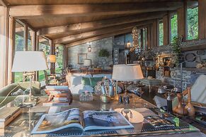 The Writer's Nest by Rent all Como