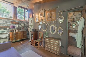 The Writer's Nest by Rent all Como