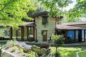 The Writer's Nest by Rent all Como