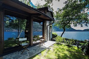 The Writer's Nest by Rent all Como