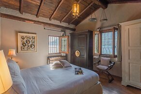 The Writer's Nest by Rent all Como