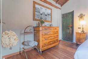 The Writer's Nest by Rent all Como