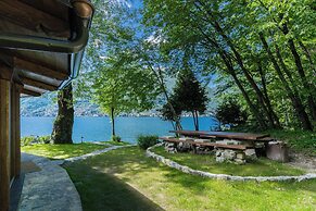 The Writer's Nest by Rent all Como