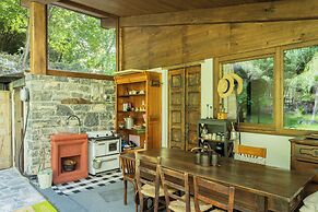 The Writer's Nest by Rent all Como