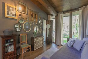 The Writer's Nest by Rent all Como