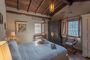 The Writer's Nest by Rent all Como