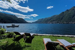 The Writer's Nest by Rent all Como