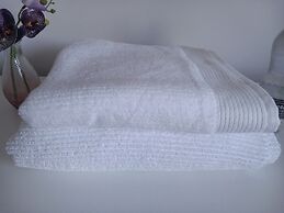 Tranquil Loughton Apartment Retreat