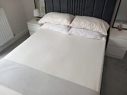 Tranquil Loughton Apartment Retreat
