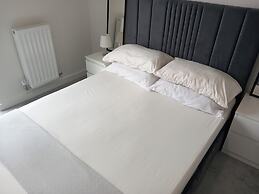 Tranquil Loughton Apartment Retreat