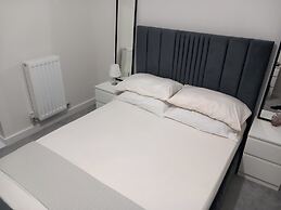 Tranquil Loughton Apartment Retreat