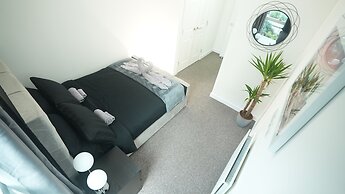 Central M K 1-bedroom Apartment, Sleeps 4, Parking