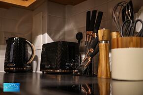 Central M K 1-bedroom Apartment, Sleeps 4, Parking