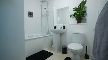 Central M K 1-bedroom Apartment, Sleeps 4, Parking