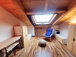 Red Villa With Shared Pool and Private Garden is the new Black on Lake