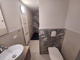 Red Villa With Shared Pool and Private Garden is the new Black on Lake