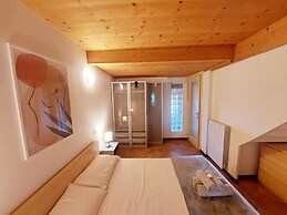 Red Villa With Shared Pool and Private Garden is the new Black on Lake