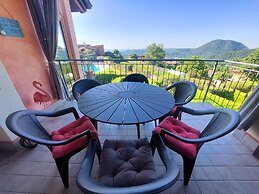 Red Villa With Shared Pool and Private Garden is the new Black on Lake