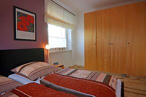 Stylish Ground-floor Stay