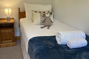 3BR Cosy Coastal Cottage With Wifi, Parking