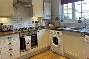 3BR Cosy Coastal Cottage With Wifi, Parking