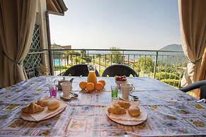 Blue Villa With Shared Pool and Private Garden Near Salò