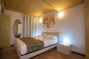 Blue Villa With Shared Pool and Private Garden Near Salò