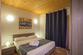 Blue Villa With Shared Pool and Private Garden Near Salò