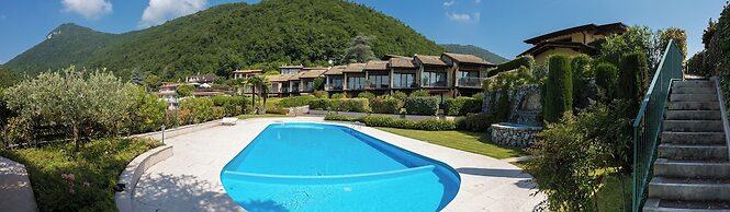 Blue Villa With Shared Pool and Private Garden Near Salò