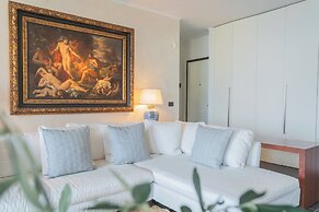 Besana 9 On the Lake - Private Garden & Parking by Rent all Como