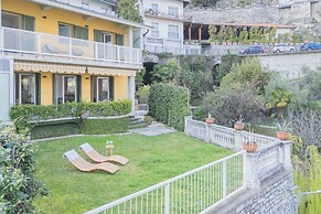Besana 9 On the Lake - Private Garden & Parking by Rent all Como