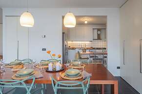 Besana 9 On the Lake - Private Garden & Parking by Rent all Como