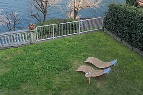 Besana 9 On the Lake - Private Garden & Parking by Rent all Como