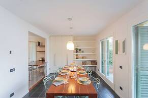 Besana 9 On the Lake - Private Garden & Parking by Rent all Como