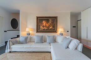 Besana 9 On the Lake - Private Garden & Parking by Rent all Como