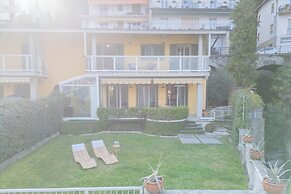 Besana 9 On the Lake - Private Garden & Parking by Rent all Como