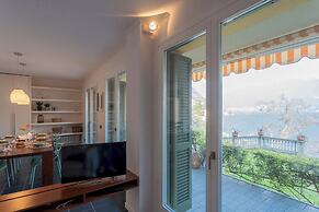 Besana 9 On the Lake - Private Garden & Parking by Rent all Como