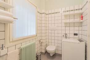 Besana 9 On the Lake - Private Garden & Parking by Rent all Como