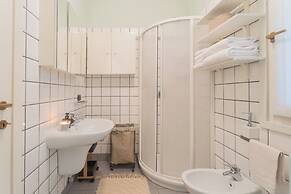 Besana 9 On the Lake - Private Garden & Parking by Rent all Como