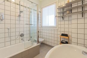 Besana 9 On the Lake - Private Garden & Parking by Rent all Como