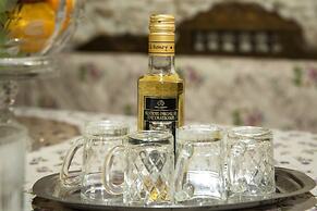 Sofiana s Garden Retreat w Private Pool