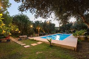 Sofiana s Garden Retreat w Private Pool