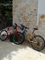 Sofiana s Garden Retreat w Private Pool