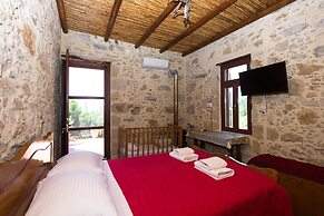 Sofiana s Garden Retreat w Private Pool