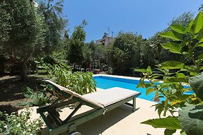 Sofiana s Garden Retreat w Private Pool