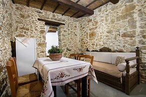 Sofiana s Garden Retreat w Private Pool