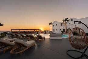 Amethyst Luxury Suites - Oia Family Suite