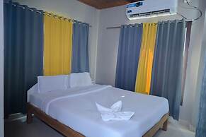 Rahaman Farm House Lataguri  Murti