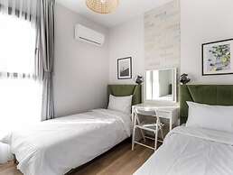 Caesar Blue Seaside Luxury Apartments