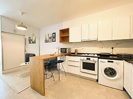 Caesar Blue Seaside Luxury Apartments